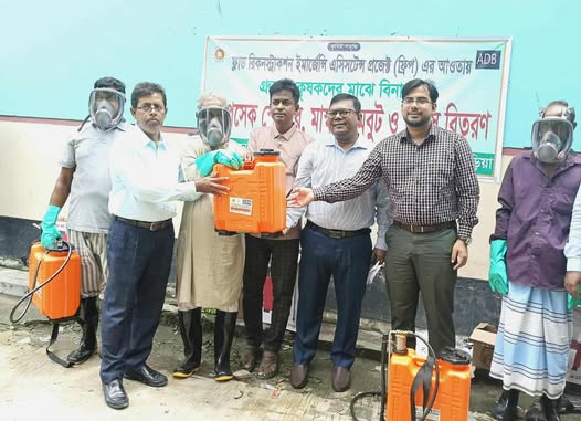 নবীনগরে কৃষকদের মাঝে বিনামূল্যে কীটনাশক সেফটি কিট বিতরণ