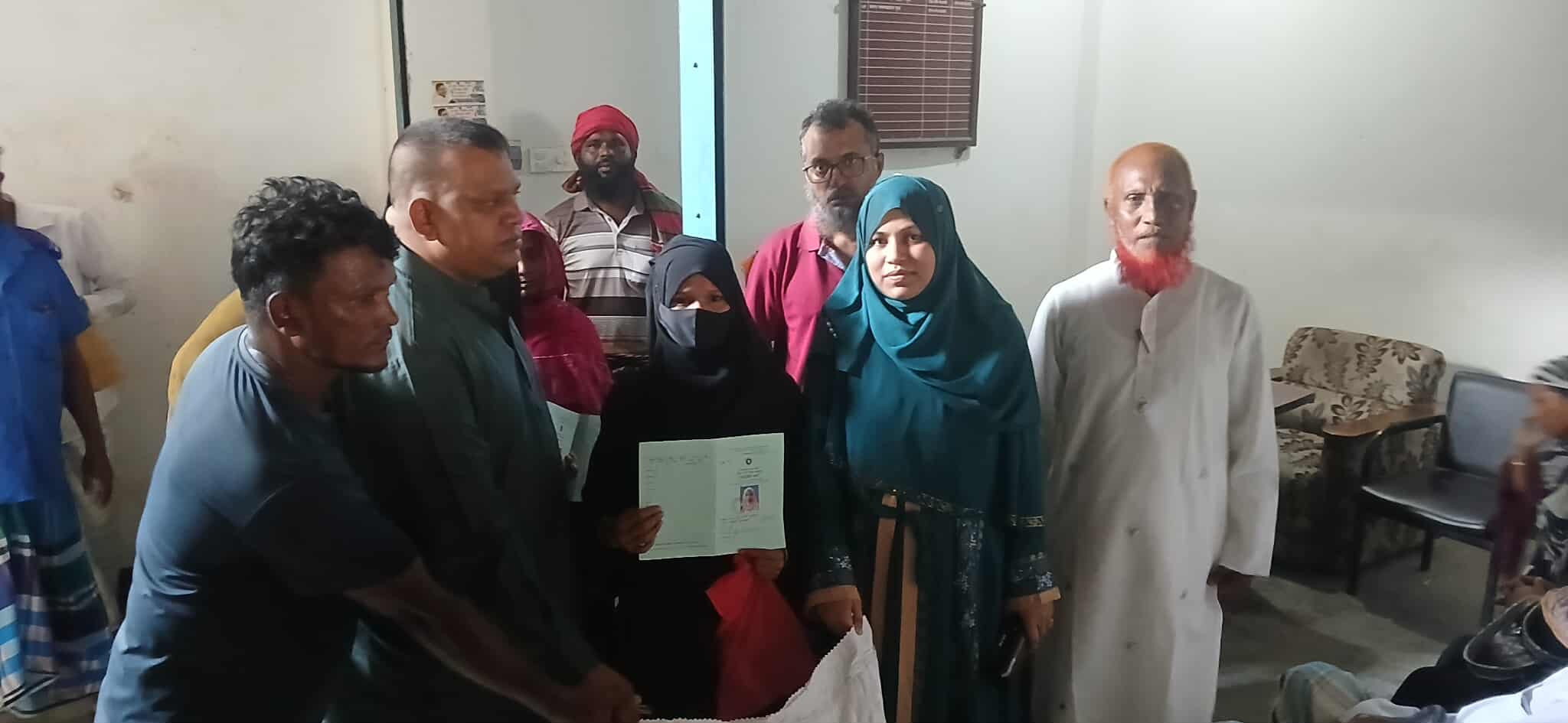চরঝাউকান্দা ইউনিয়নের দরিদ্র অস্বচ্ছল পরিবারের জন্য বরাদ্দকৃত ২৫৩ টি VWB কার্ডের চাউল বিতরণ