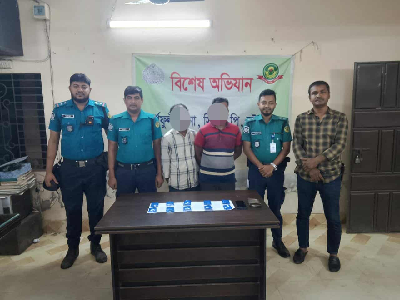 মোটরসাইকেল সহ ২ মাদক কারবারি গ্রেফতার,১৯৭৬ পিস উদ্ধার