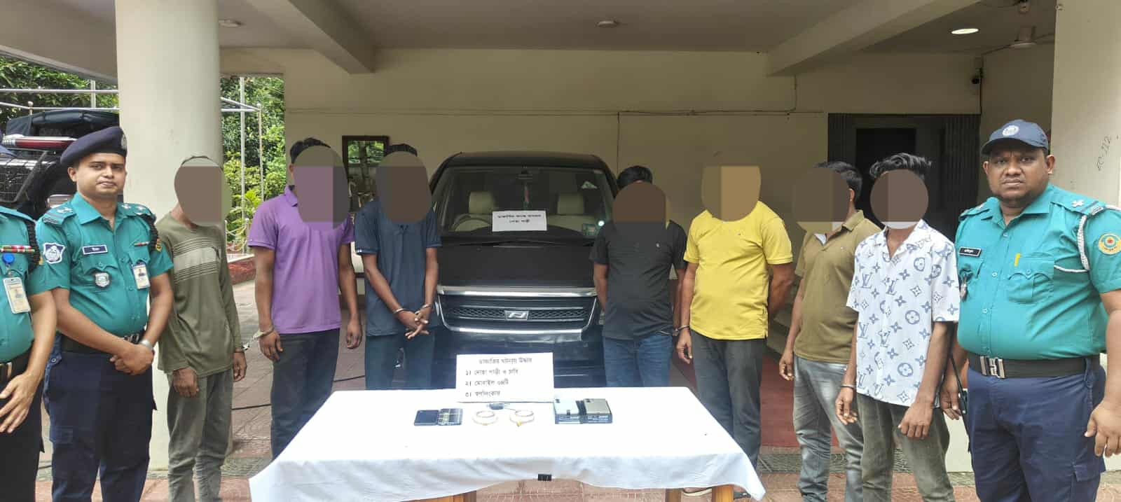 সিএমপি’র হালিশহর থানা পুলিশের অভিযানে চাঞ্চল্যকর প্রবাসীর মালামাল ডাকাতির ঘটনায় সংঘবদ্ধ ০৭(সাত) ডাকাত সদস্য গ্রেফতার এবং ডাকাতির মালামাল উদ্ধার