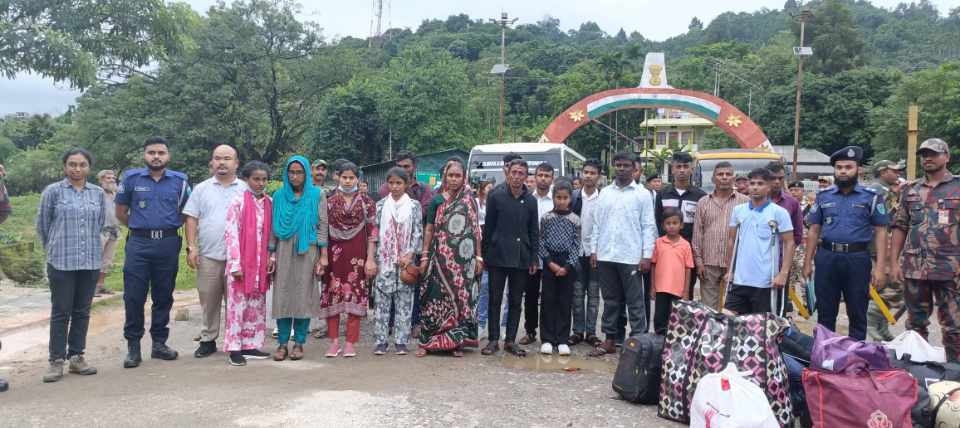 তামাবিল ইমিগ্রেশনে নারী,শিশুসহ ২২ বাংলাদেশীকে ফেরত দিয়েছে বিএসএফ