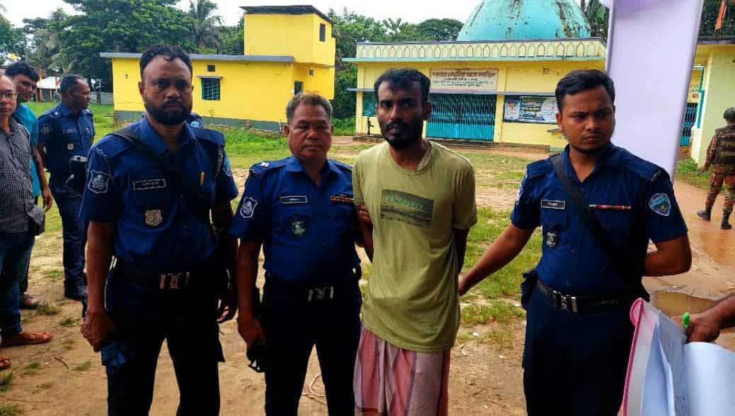 রাঙ্গুনিয়ার শীর্ষ সন্ত্রাসী ইসমাইল বাহিনীর সেকেন্ড ইন কম্যান্ড সফি অস্ত্রসহ গ্রেফতার