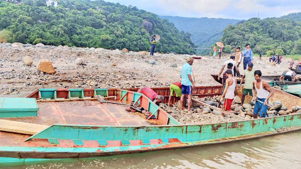 জাফলংয়ে লুট হওয়া ২ হাজার ঘনফুট পাথর ফেরত