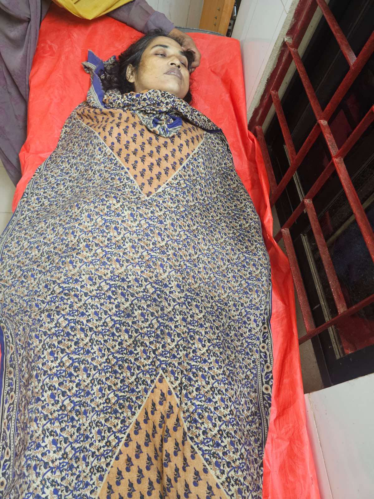 চট্টগ্রামের চন্দনাইশ হাশিমপুরে ফাঁস দিয়ে ৬ সন্তানের মায়ের আত্মহত্যা