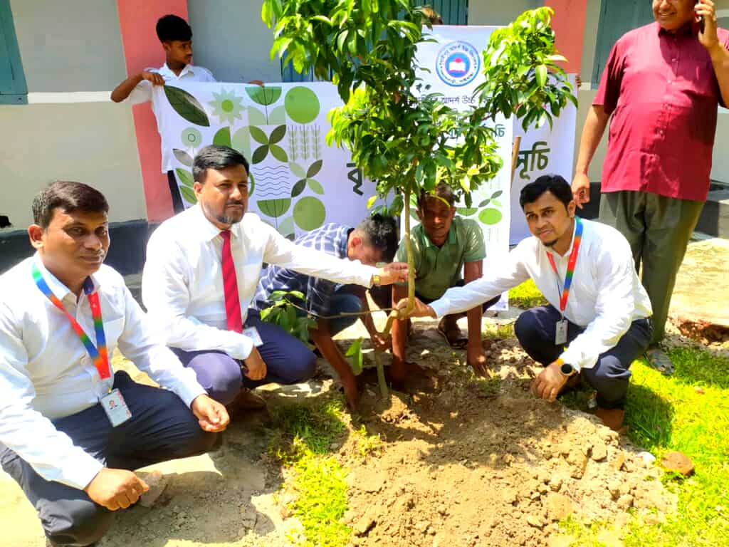 পলাশবাড়ীর গৃধারীপুর আদর্শ উচ্চ বিদ্যালয়ে সিটি ব্যাংকের বৃক্ষরোপণ কর্মসূচি