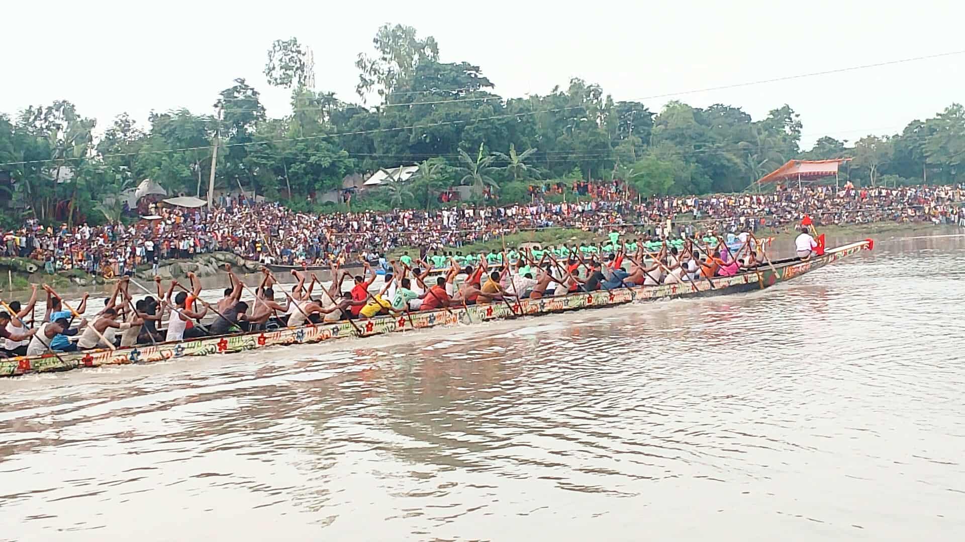 শেরপুরে ঐতিহ্যবাহী নৌকা বাইচ অনুষ্ঠিত