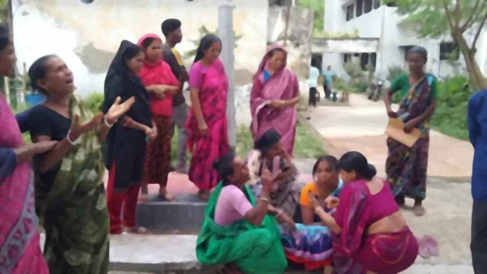 নড়াইলে দুই মোটরসাইকেল ও ভ্যানের ত্রিমুখী সংঘর্ষে স্কুলছাত্র নিহত, আহত ৬