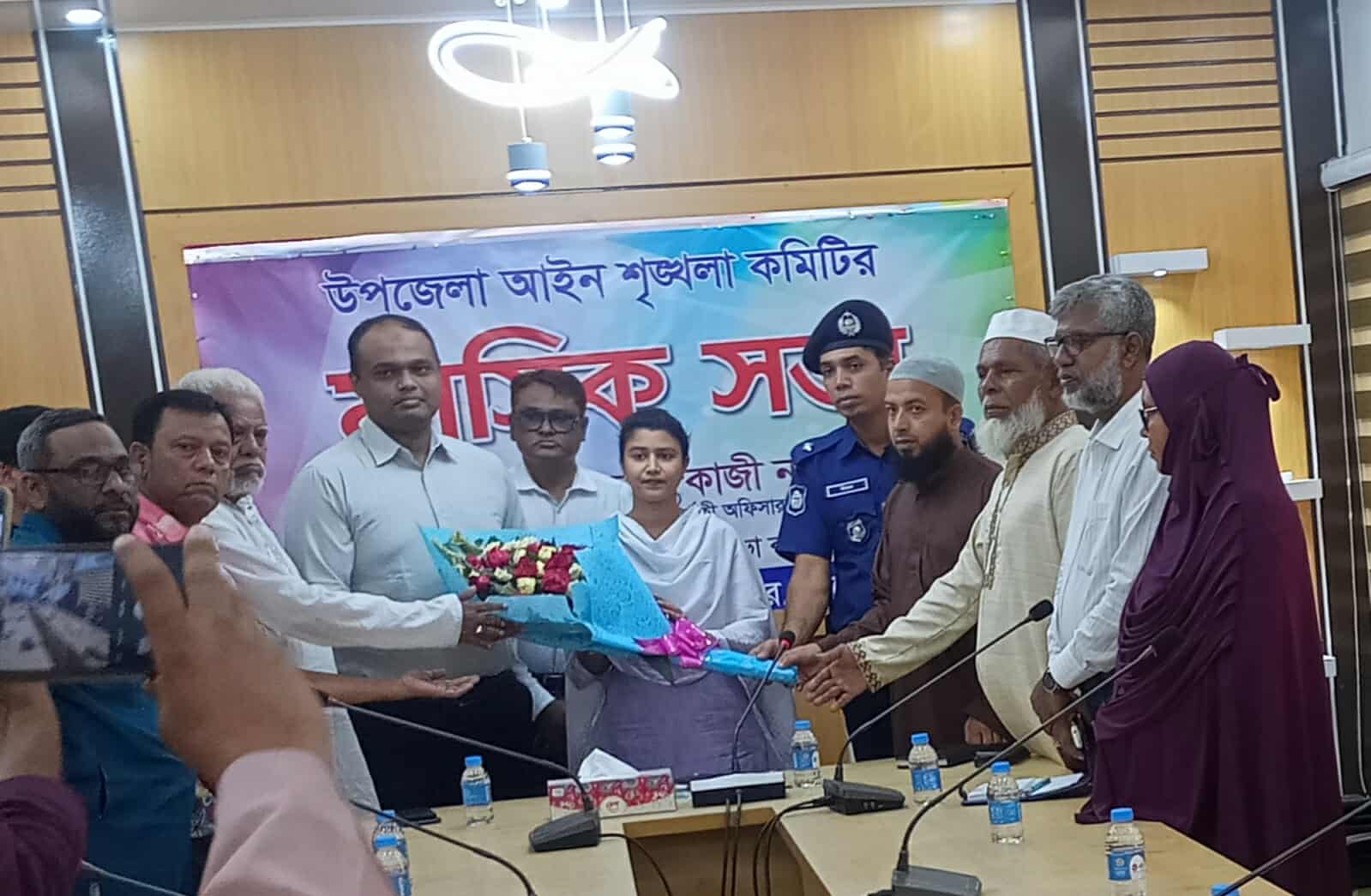 হোসেনপুরে নবাগত এসিল্যান্ড ও পৌর প্রশাসকের যোগদান