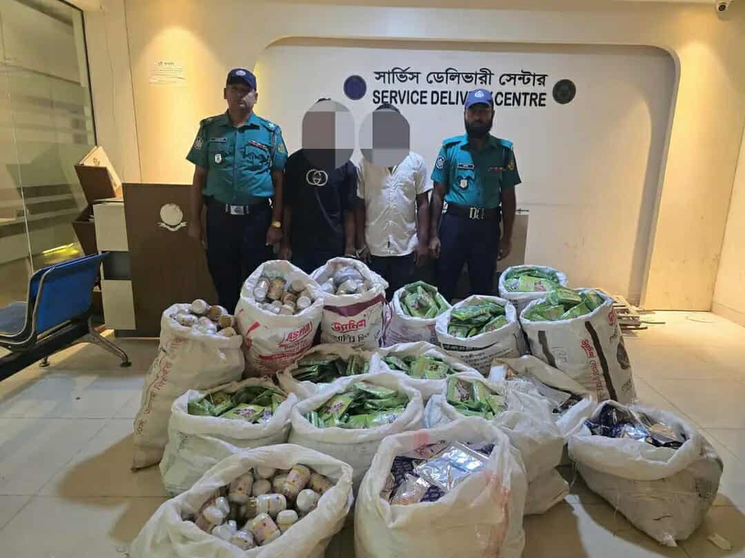 সিএমপি’র পাঁচলাইশ মডেল থানার পুলিশের অভিযানে ৫০ লক্ষাধিক টাকার অবৈধ ও ভেজাল যৌন উত্তেজক ঔষধসহ ০২ জন গ্রেফতার