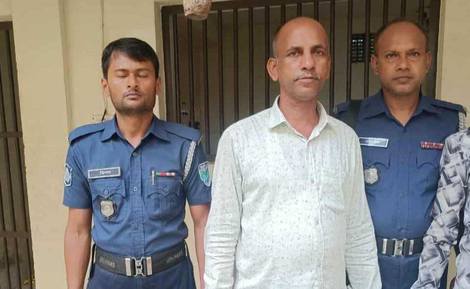 গোয়াইনঘাটে বিভিন্ন মামলার আসামি রিয়াজ উদ্দিন র‌্যাবের হাতে গ্রেফতার