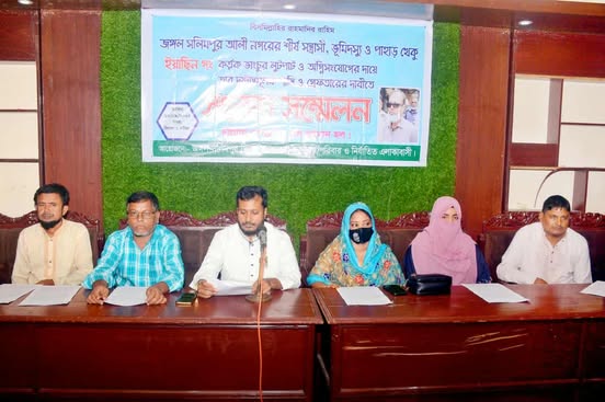 সীতাকুন্ডে হামলা লুটপাট, ইয়াছিন বাহিনীর ভয়ে মানবেতর জীবনযাপন করছেন ব্যবসায়ী রাজু