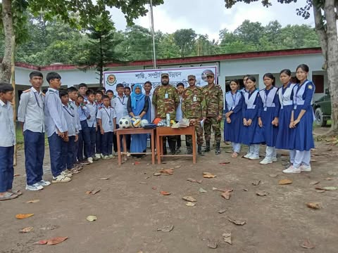 গুইমারাতে সেনাবাহিনীর মানবিক সহায়তা প্রদান