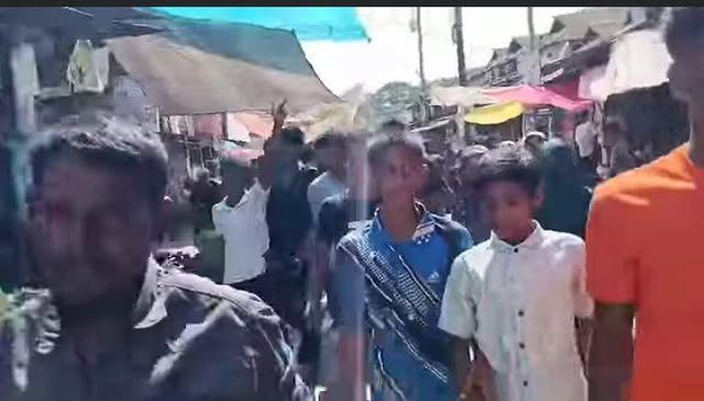 মধ্যনগরে বিএনপির সিনিয়র ও যুবদলের আহ্বায়ক সহ ৩ নেতার বিরুদ্ধে জেলেদের বিক্ষোভ