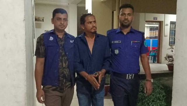 নারায়ণগঞ্জের সন্ত্রাসী শুটার রিয়াজ গোয়াইনঘাটে আটক!