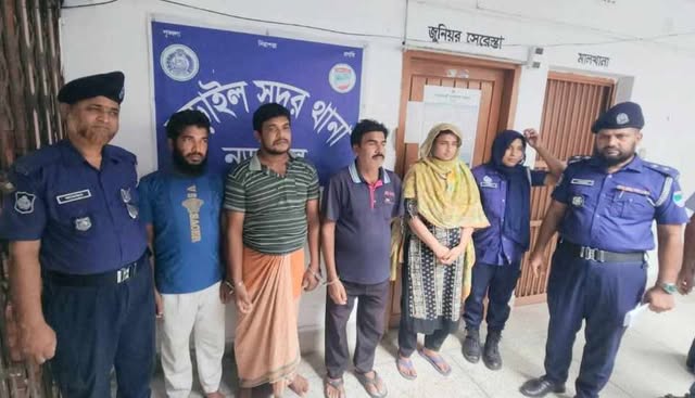 নড়াইলে ডিবি পুলিশ পরিচয়ে তুলে নেওয়ার নাটক ওসি সাজেদুল ইসলামের নেতৃত্বে চারজন গ্রেপ্তার