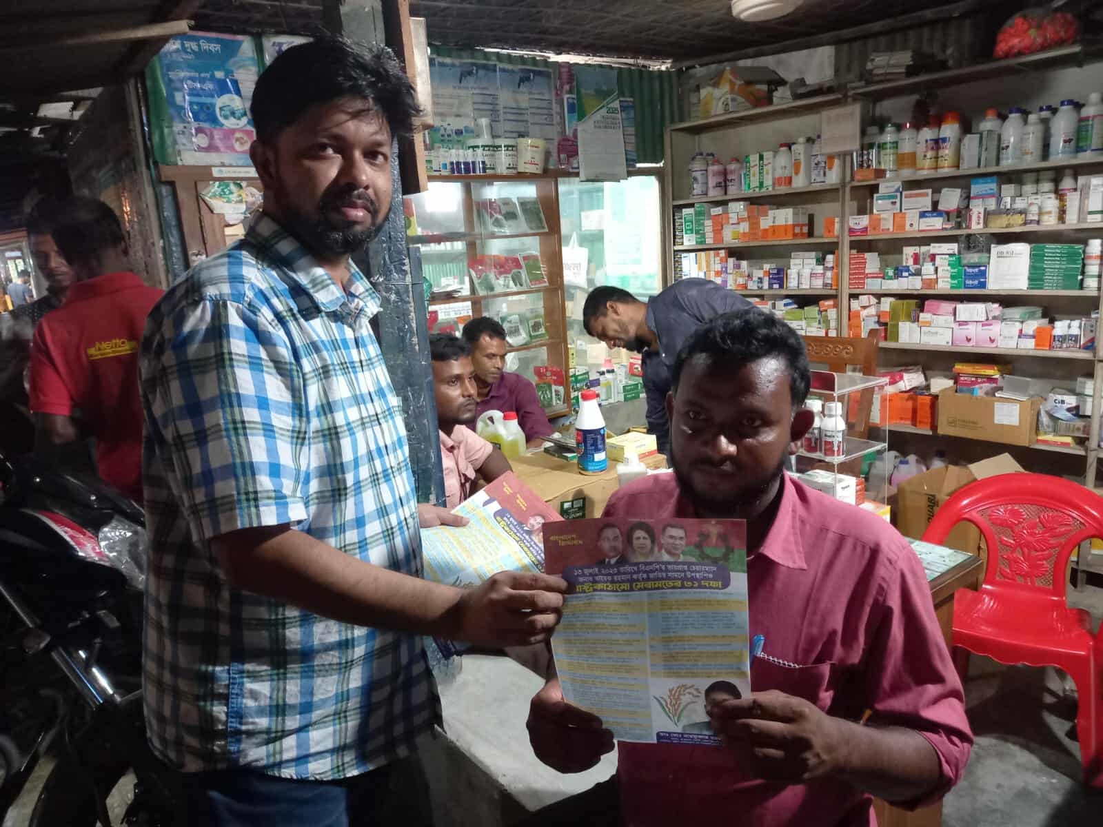 ভূরুঙ্গামারীতে বিএনপির ৩১ দফার লিফলেট  বিতরণ