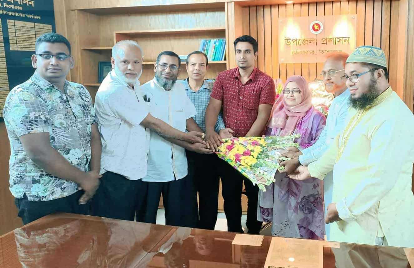 কুলিয়ারচরে বাংলাদেশ শিক্ষক সমিতি কুলিয়ারচর শাখার পক্ষ থেকে বিদায়ী ইউএনও’কে ফুলেল সংবর্ধনা