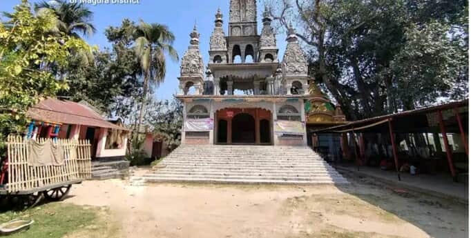 নবগঙ্গা নদীর তীরে সিদ্ধ সাধক শ্রী শ্রী ন্যাংটা বাবার আশ্রম