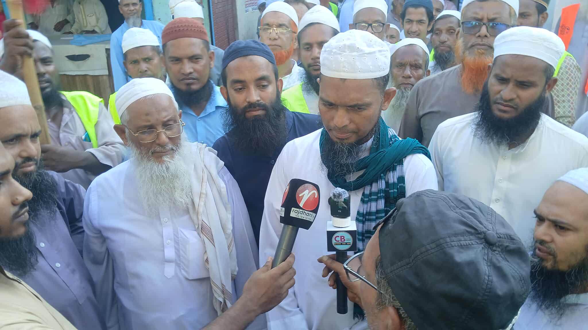 ইসলামী আন্দোলন বাংলাদেশ এর ফরিদপুর  ৪ আসনের সংসদ পদপ্রার্থী মাওলানা ইচাহাক চৌকদার চরভদ্রাসন বাজারে ব্যাপক গণসংযোগ 
