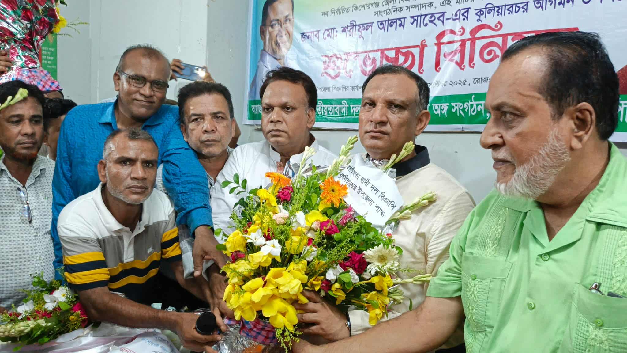 ফুলেল ভালোবাসায় সিক্ত হলেন কিশোরগঞ্জ জেলা বিএনপি’র নবনির্বাচিত সভাপতি মো. শরীফুল আলম