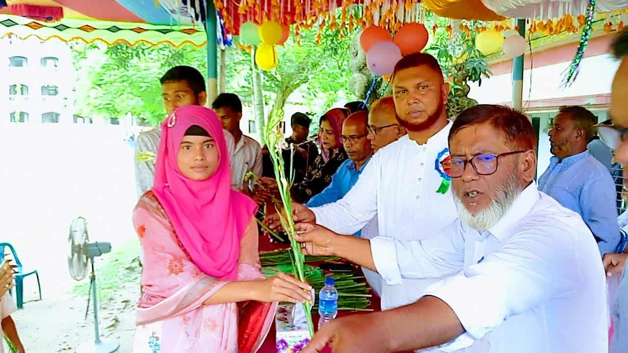 বাসুদেবপুর চন্দ্রকিশোর স্কুল এন্ড কলেজে নবীন বরণ ও একাদশ শ্রেণীর উদ্বোধনী ক্লাস অনুষ্ঠিত
