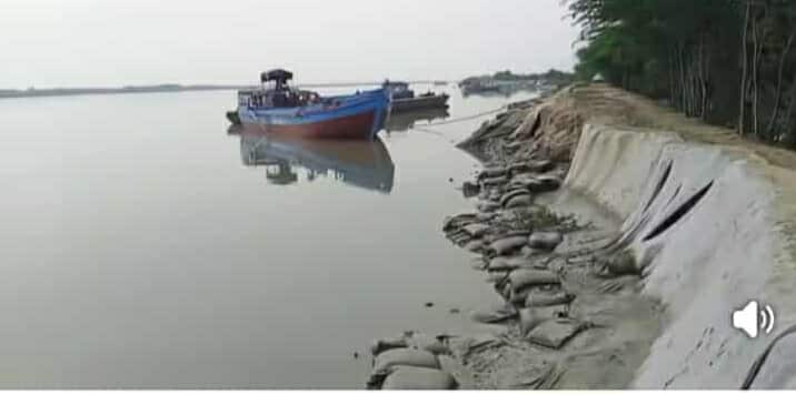 কয়রায় অবৈধ বালু উত্তোলনে মূল হোতারা ধরাছোঁয়ার বাইরে