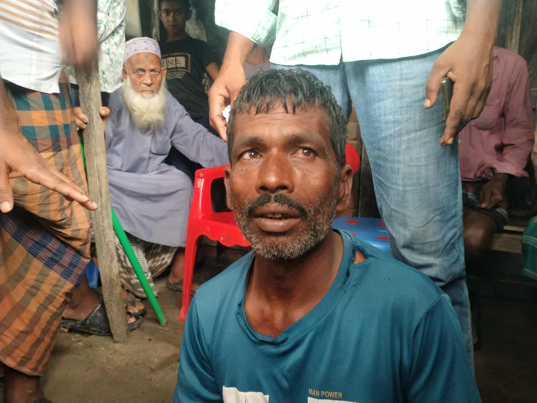 মাছের ঘেরে চুরি করে মাছ ধরতে যেয়ে জনতার হাতে ধরা খেয়েছে তিন মাছ চোর