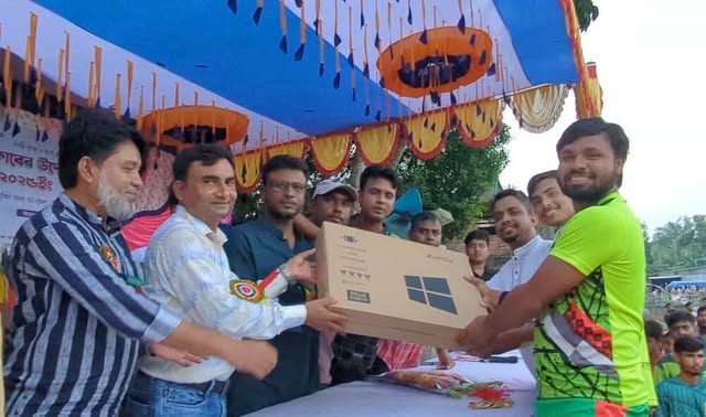 জামালপুর মহেশপুরে ফুটবল টুর্নামেন্ট ফাইনাল  অনুষ্টিত হয়েছে