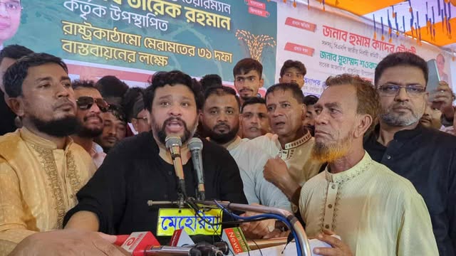 এখনো অস্ত্র নিয়ে ঘুরে বেড়াচ্ছে, আওয়ামী সন্ত্রাসীরা: হুমাম কাদের চৌধুরী
