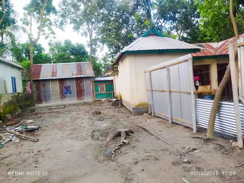 মুরাদনগরে বড় ভাইয়ের জায়গা দখলের অভিযোগ উঠেছে ছোট ভাইয়ের বিরুদ্ধে