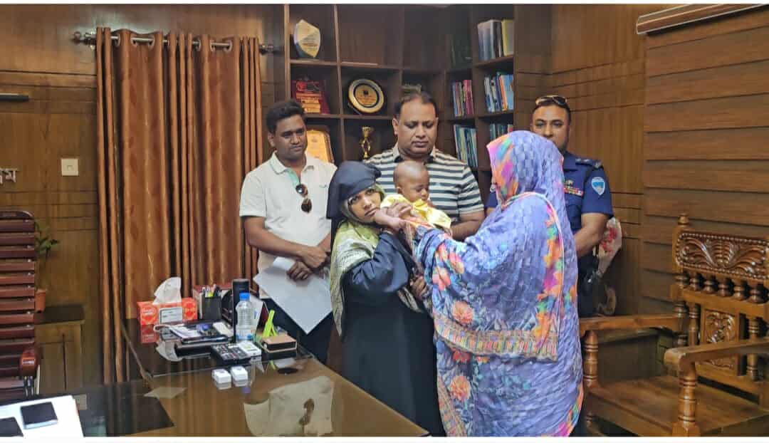 চন্দনাইশ থানা পুলিশের নির্ঘুম অভিযানে বাঁশখালী থেকে অপহরণ শিশু‌ উদ্ধার