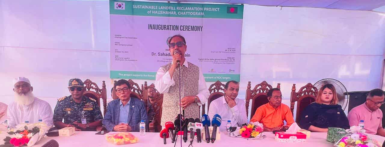 হালিশহর ল্যান্ডফিল্ডে গ্যাস কূপের টেস্ট বোরিং উদ্বোধনকালে ডা. শাহাদাত হোসেন