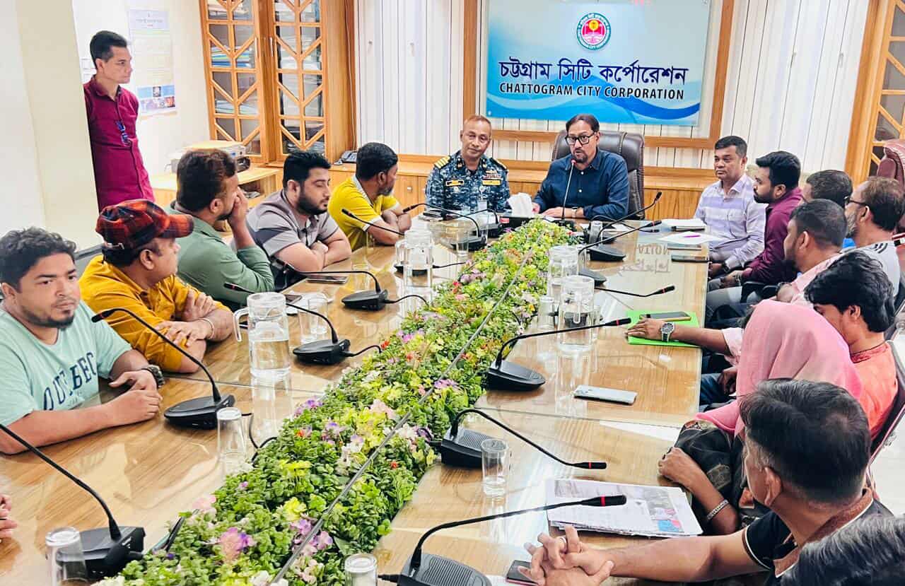 ডোর টু ডোর প্রকল্পের মাধ্যমে জনগণের সেবা নিশ্চিত করতে হবে:- মেয়র ডা. শাহাদাত হোসেন