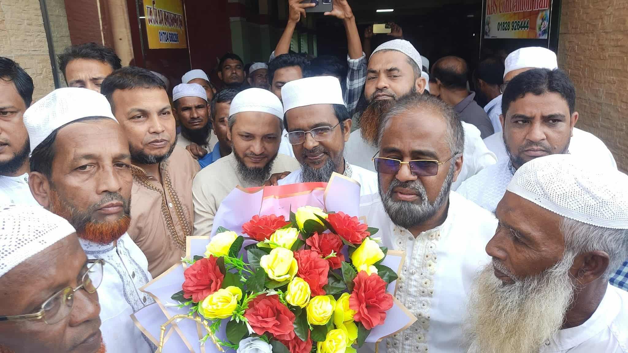 রাঙ্গুনিয়ার রানীরহাটে জামায়াত প্রার্থী ডা. এটিএম রেজাউল করিমের গণসংযোগ