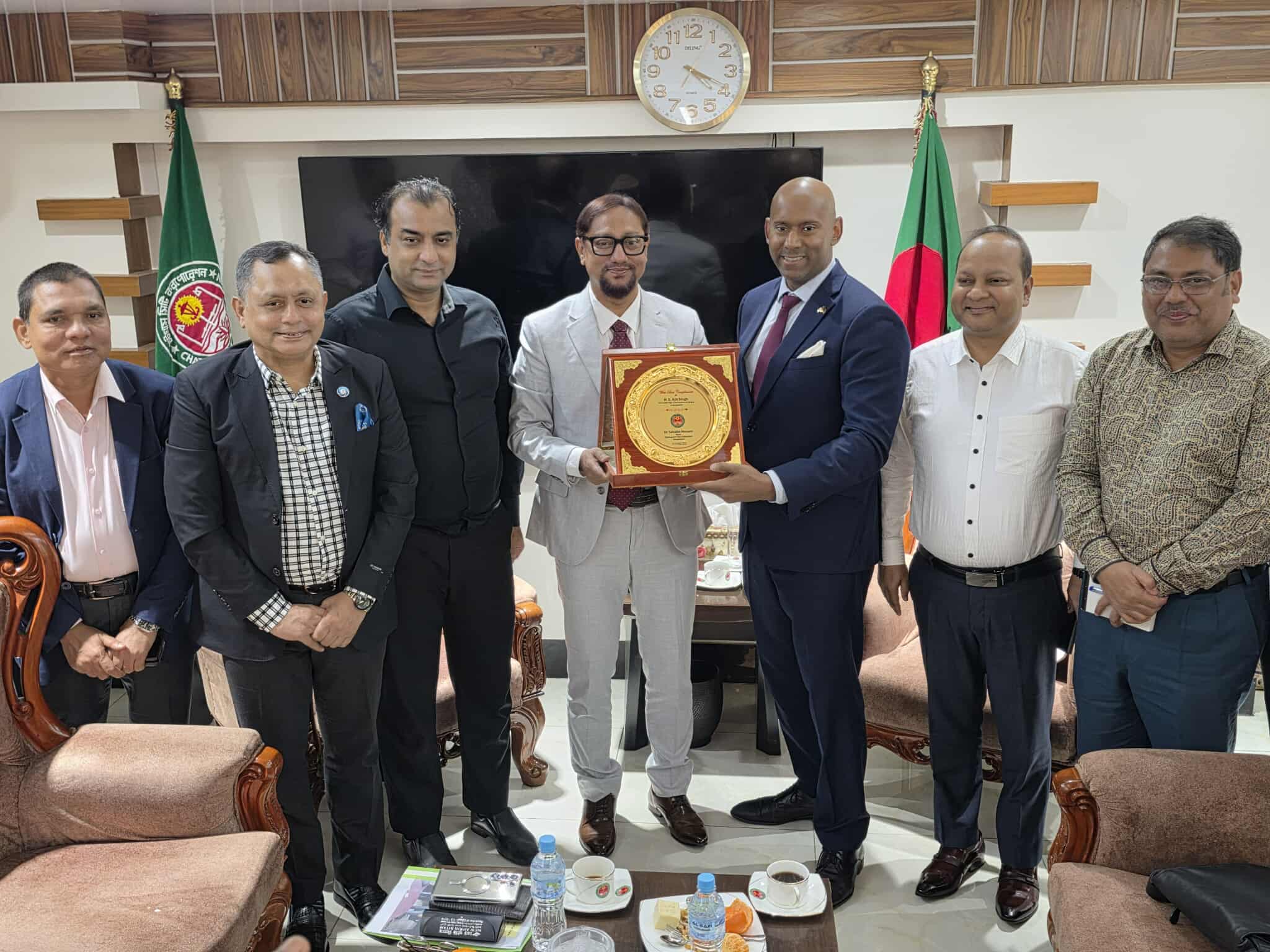 চট্টগ্রামে শিক্ষা ও স্বাস্থ্যখাতের উন্নয়নে কানাডার সহযোগিতা চাইলেন মেয়র ডা. শাহাদাত হোসেন