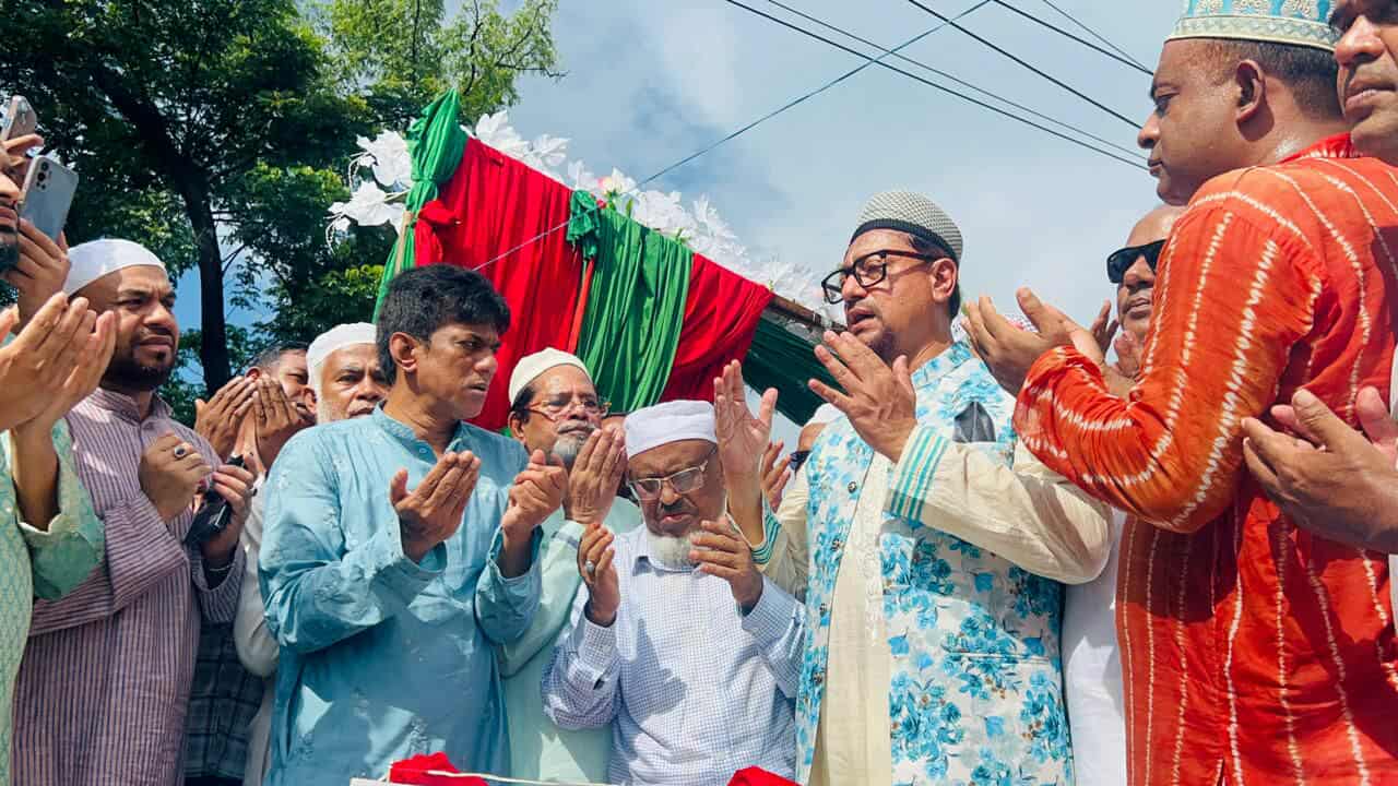 চন্দনাইশে শহীদ জিয়ার খাল খননের স্মৃতি বিজড়িত বৈঠকখানার উদ্বোধনকালে ডা. শাহাদাত হোসেন