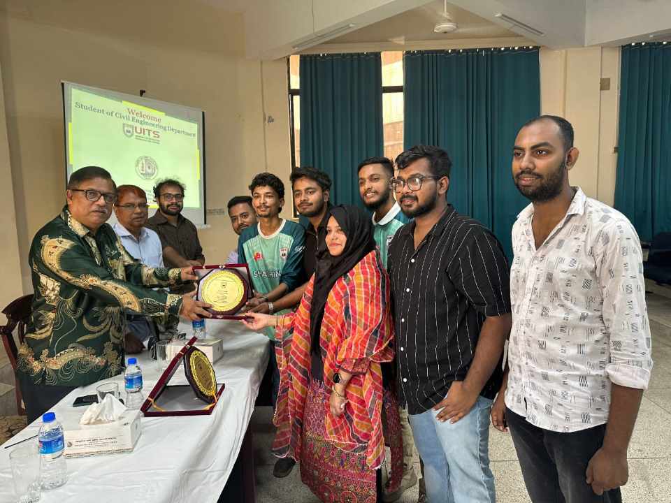 বড়পুকুরিয়া কয়লাখনি পরিদর্শনে ইউআইটিএস সিভিল ইঞ্জিনিয়ারিং বিভাগের শিক্ষার্থীরা