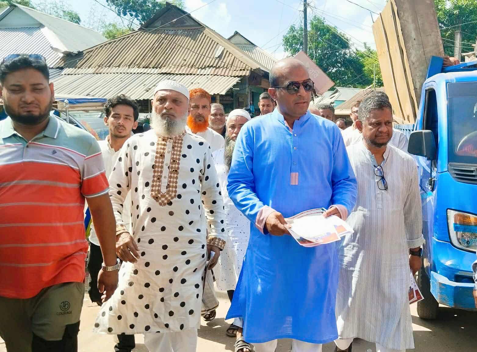 দেবিদ্বারে ৩১ দফা বাস্তবায়নে এম এ আউয়াল খানের লিফলেট বিতরণ ও গণসংযোগ