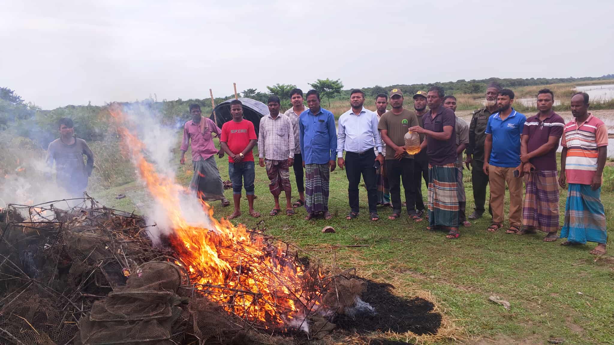 রাতারগুল সোয়াম্প ফরেস্টে মৎস্য নিধনে পুড়ানো হলো ৩১টি চায়না জাল