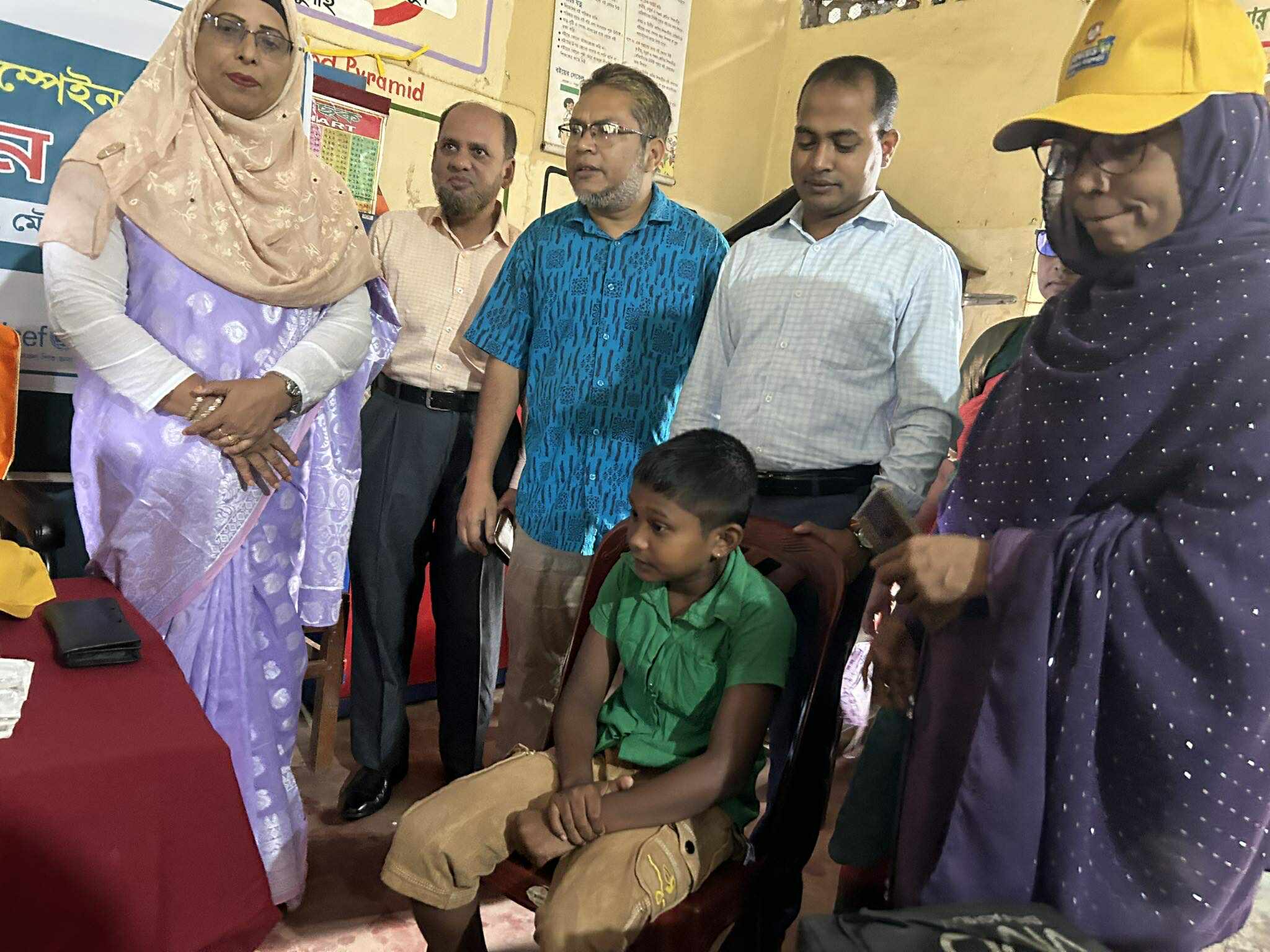 সারাদেশে একযোগে টাইফয়েড (টিসিভি) টিকাদান কর্মসূচির উদ্বোধন: কমলগঞ্জে প্রথম দিনে উৎসবমুখর পরিবেশে টিকাদান শুরু