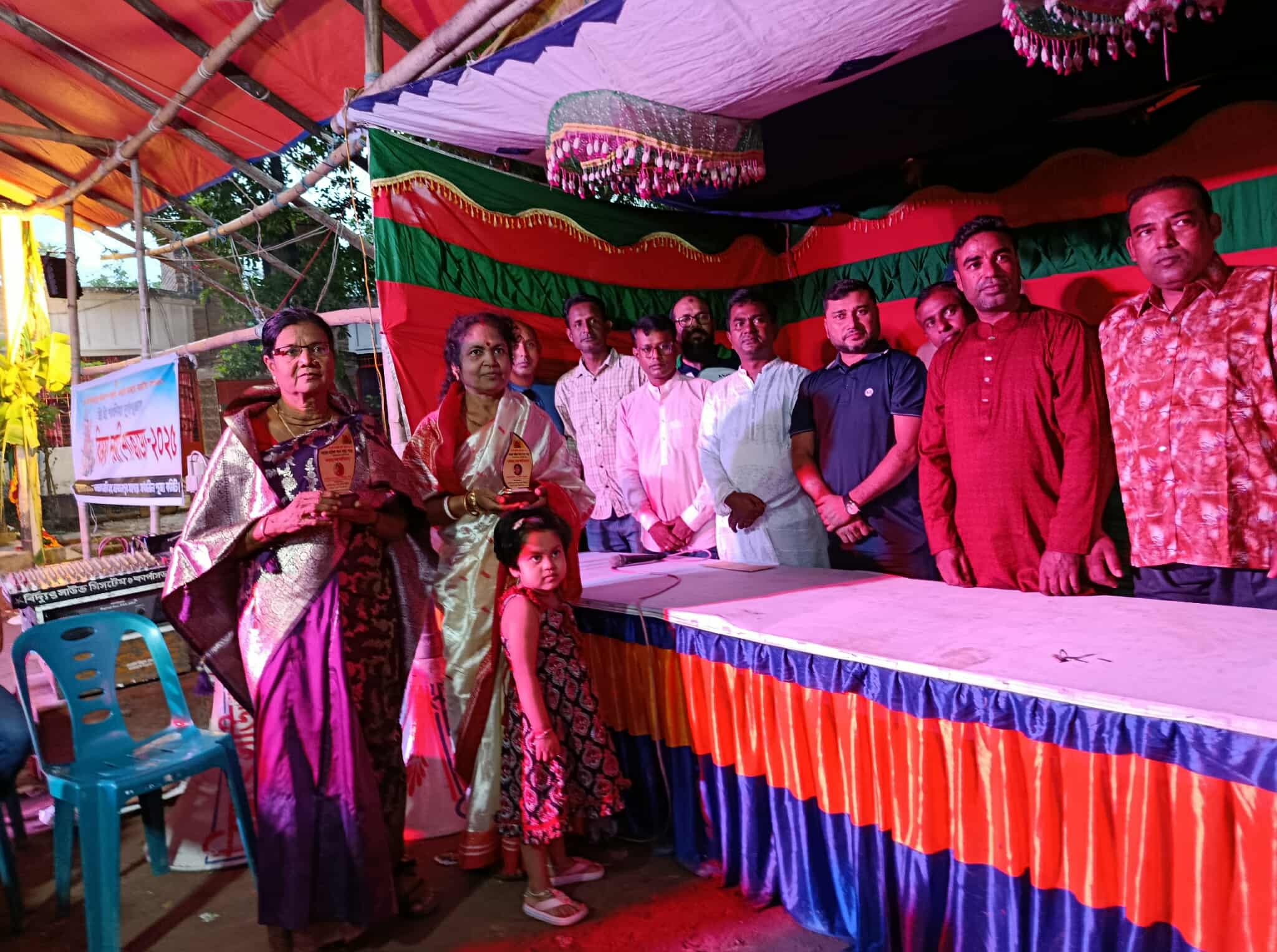 ঝিনাইদহের কোটচাঁদপুর নারীদের উদ্যোগে সফল শারদীয় দুর্গাপূজার জন্য নবরণ মহিলা সংঘ সংবর্ধিত