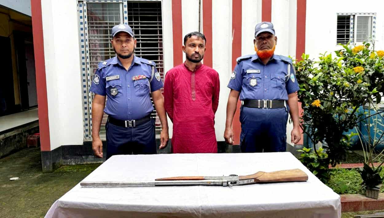 নবীনগরে অস্ত্রসহ ১ যুবক গ্রেপ্তার