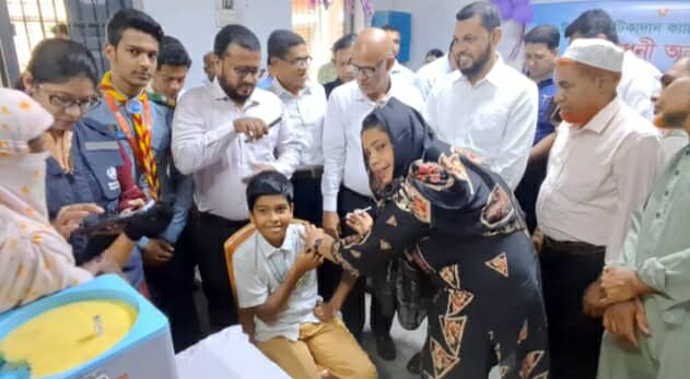 চাঁপাইনবাবগঞ্জে টাইফয়েড টিকাদান ক্যাম্পেইন শুরু