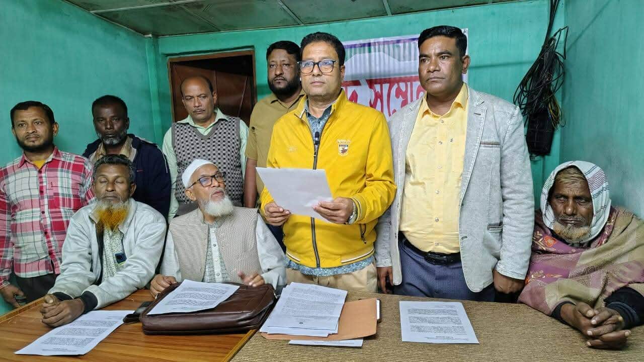 গাইবান্ধা জেলা বাস মিনিবাস কোচ ও মাইক্রোবাস শ্রমিক ইউনিয়ন কার্যালয় দখলের প্রতিবাদে সংবাদ সম্মেলন
