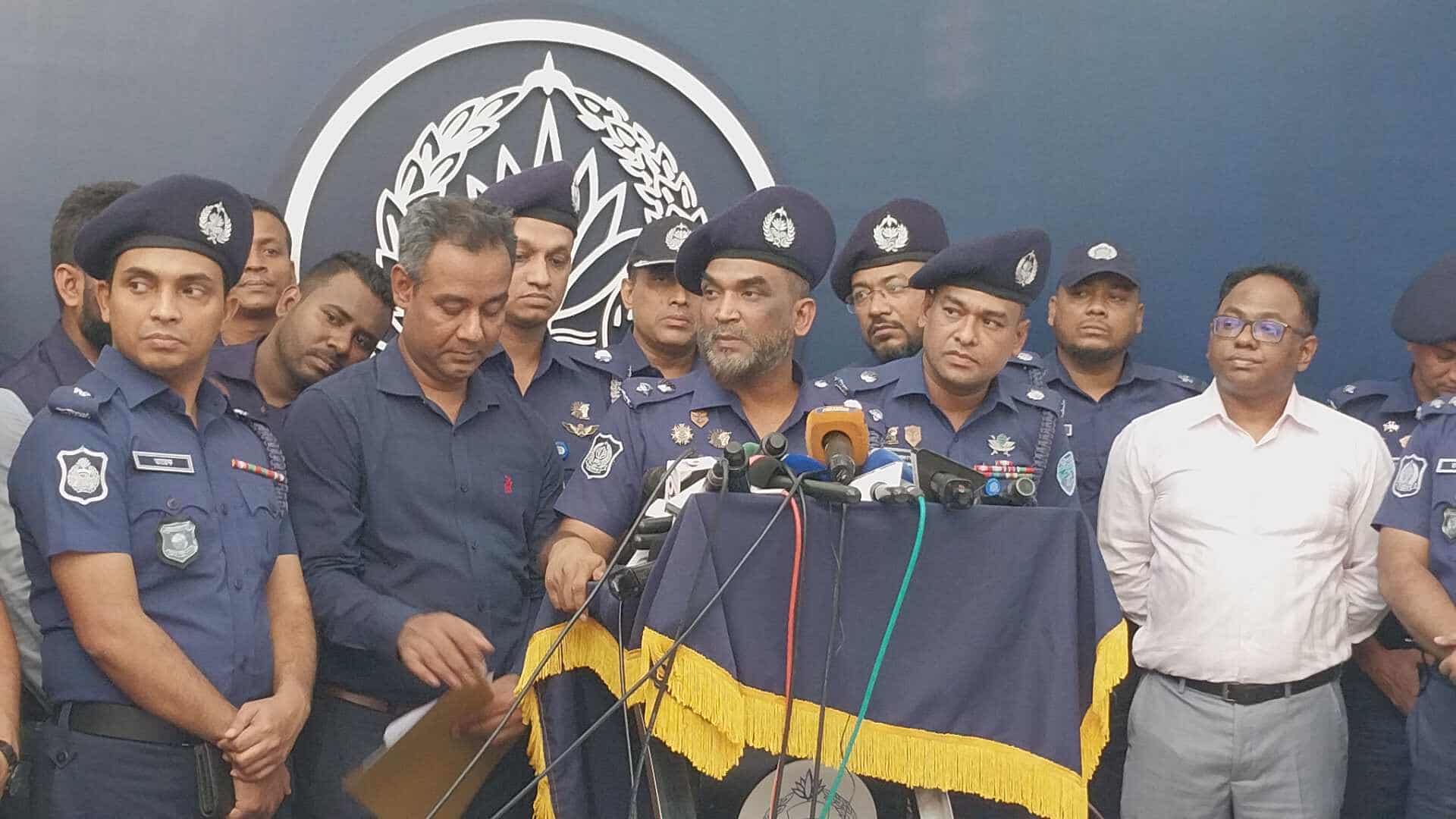 চট্টগ্রামের চাঞ্চল্যকর আব্দুল হাকিম হত্যা মামলার রহস্য উদঘাটন, ৬ আসামি গ্রেফতার, বিদেশী আগ্নেয়াস্ত্র ও মাদক উদ্ধার