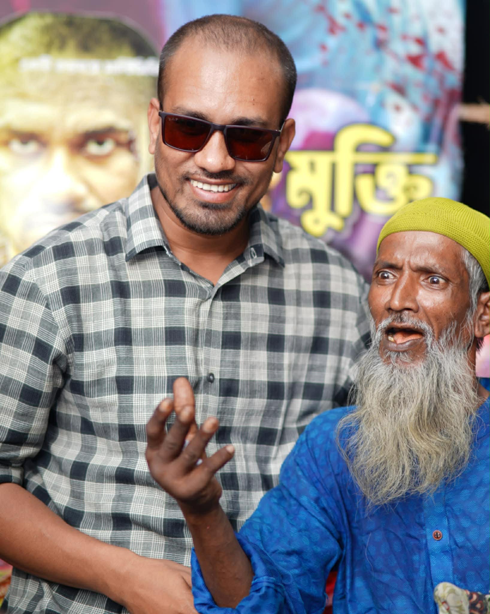 ঢাকা মেডিকেলের দুস্থ রোগীর স্বজনদের পাশে গোয়ার’ছবির টিম