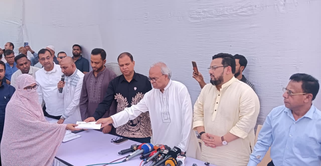 চট্টগ্রামে চব্বিশের গণঅভ্যুত্থান— শহীদ ৭ পরিবার, আহত ৫ জন ও অসুস্থ হাফেজ সায়েমের পাশে তারেক রহমান