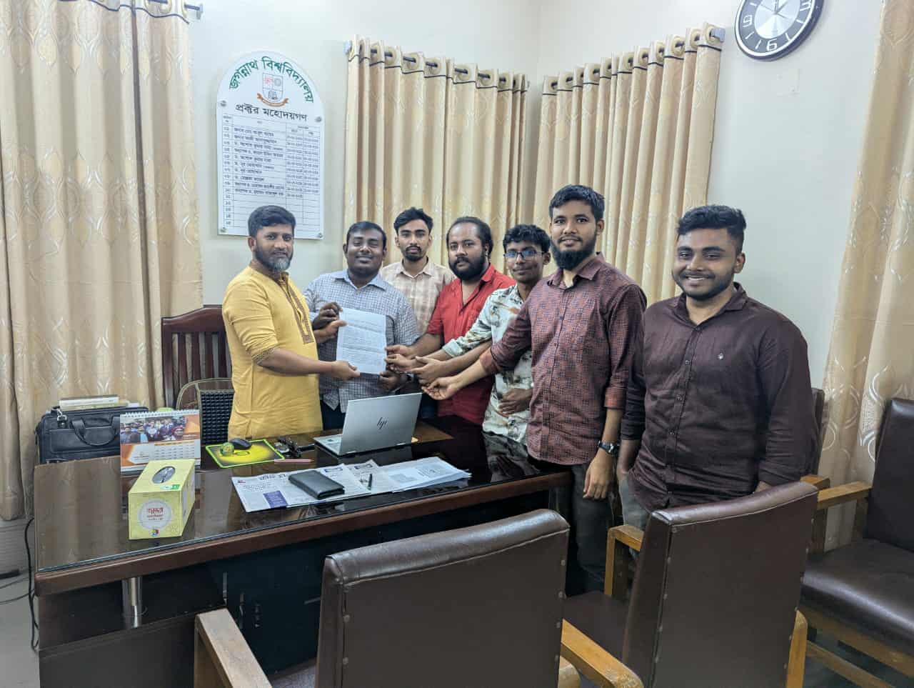 জবির উদীচীতে গাঁজার আসরের অভিযোগ: এবার প্রশাসনের কাছে ব্যবস্থার আবেদন