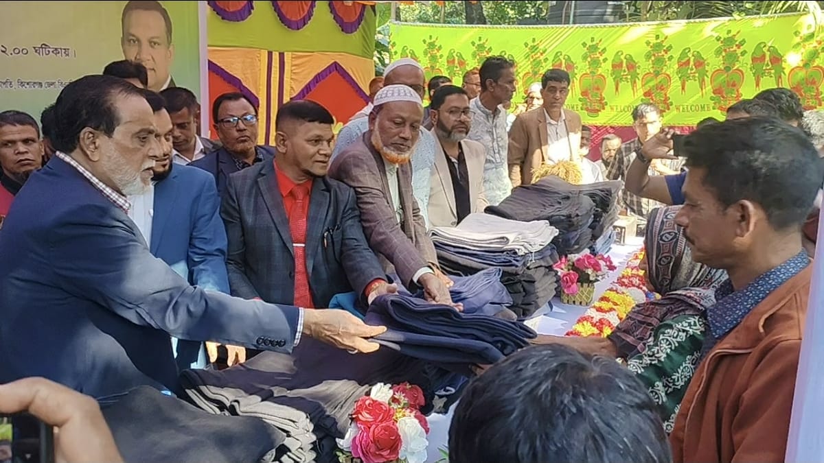 কুলিয়ারচরের ছয় শতাধিক সুবিধাবঞ্চিতদের মাঝে কম্বল বিতরণ করেন ফরিদপুরে আনোয়ার হোসেন ভূঁইয়া