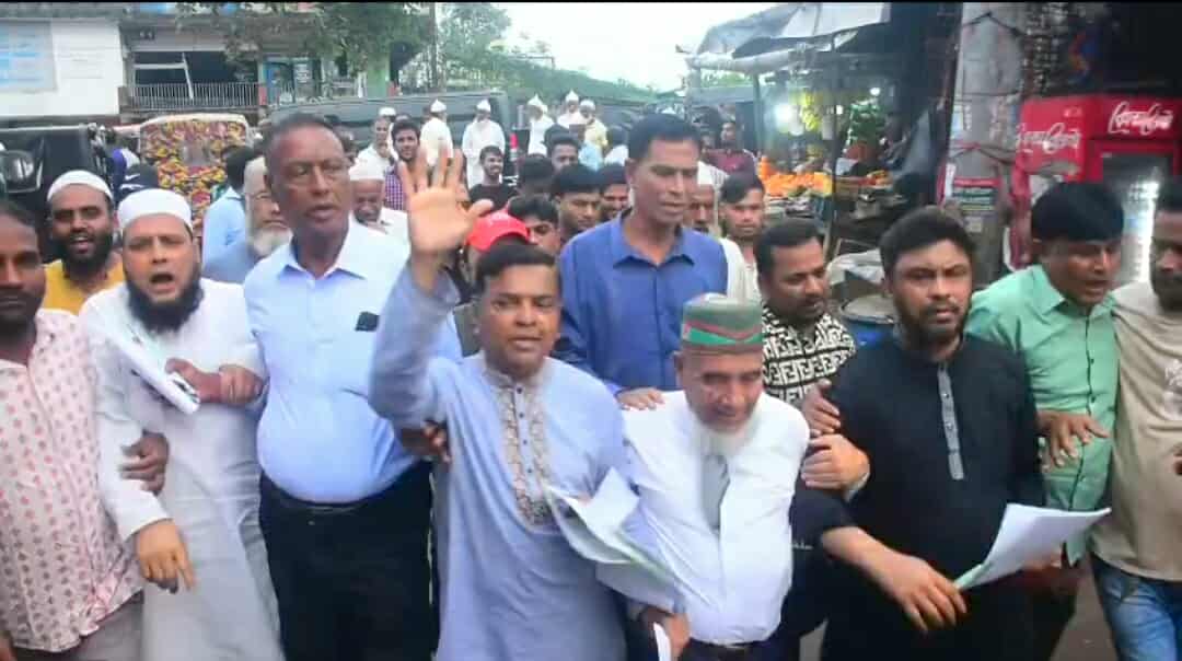 “চন্দনাইশ কাঞ্চনাবাদ রওশনহাটে এলাকায় বিএনপি’র ৩১’ দফার লিফলেট বিতরণ ও গণসংযোগ করেন এড. নাজিমউদ্দিন চৌধুরী